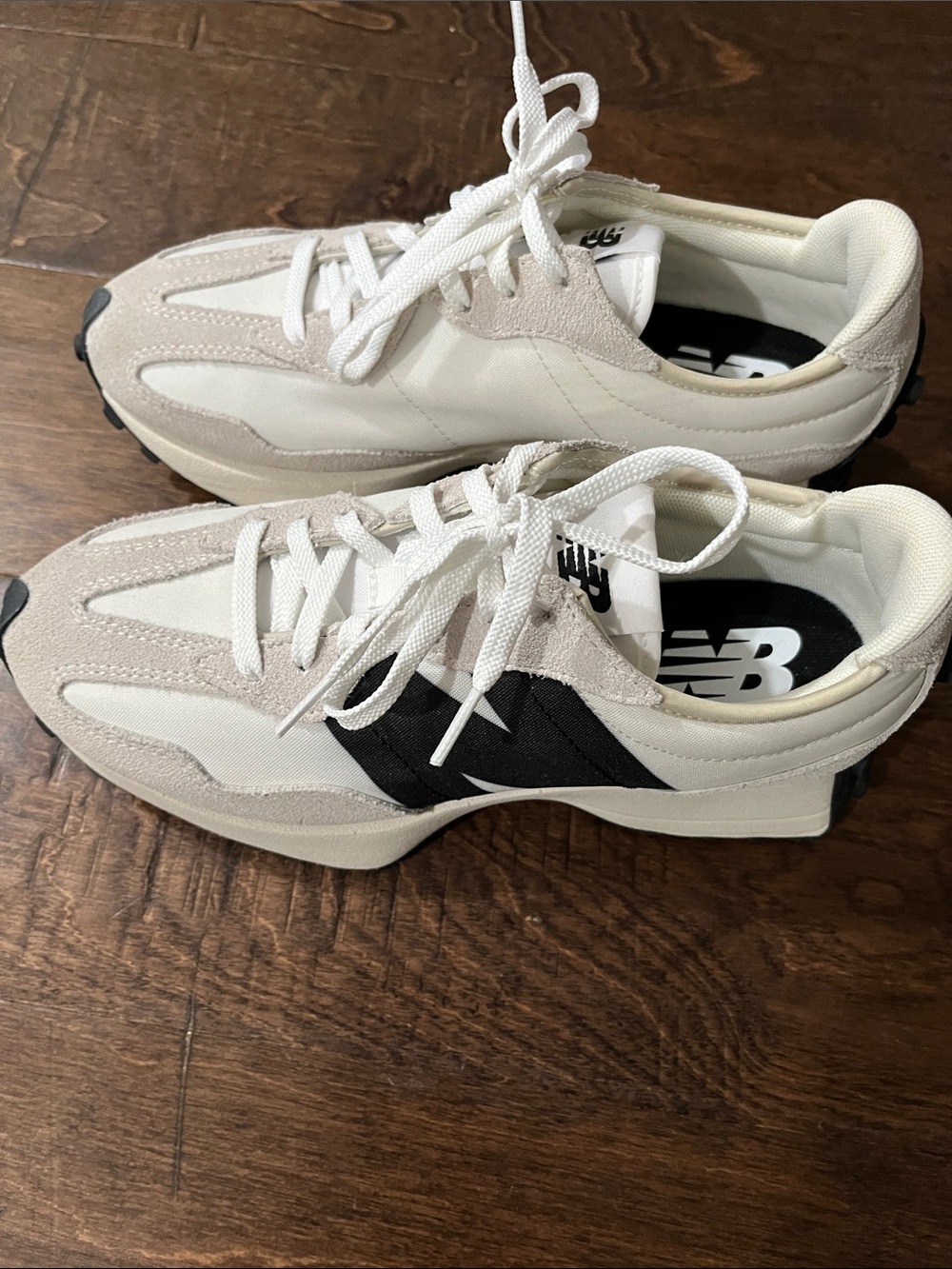 NWOT or box New Balance White Black Retro-Inspired Trainer - Picture 3 of 12